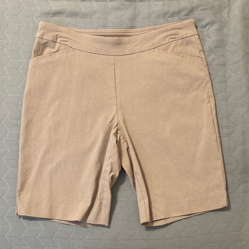Time and Tru Nude/Tan Bermuda Shorts pull-on stretch golfing